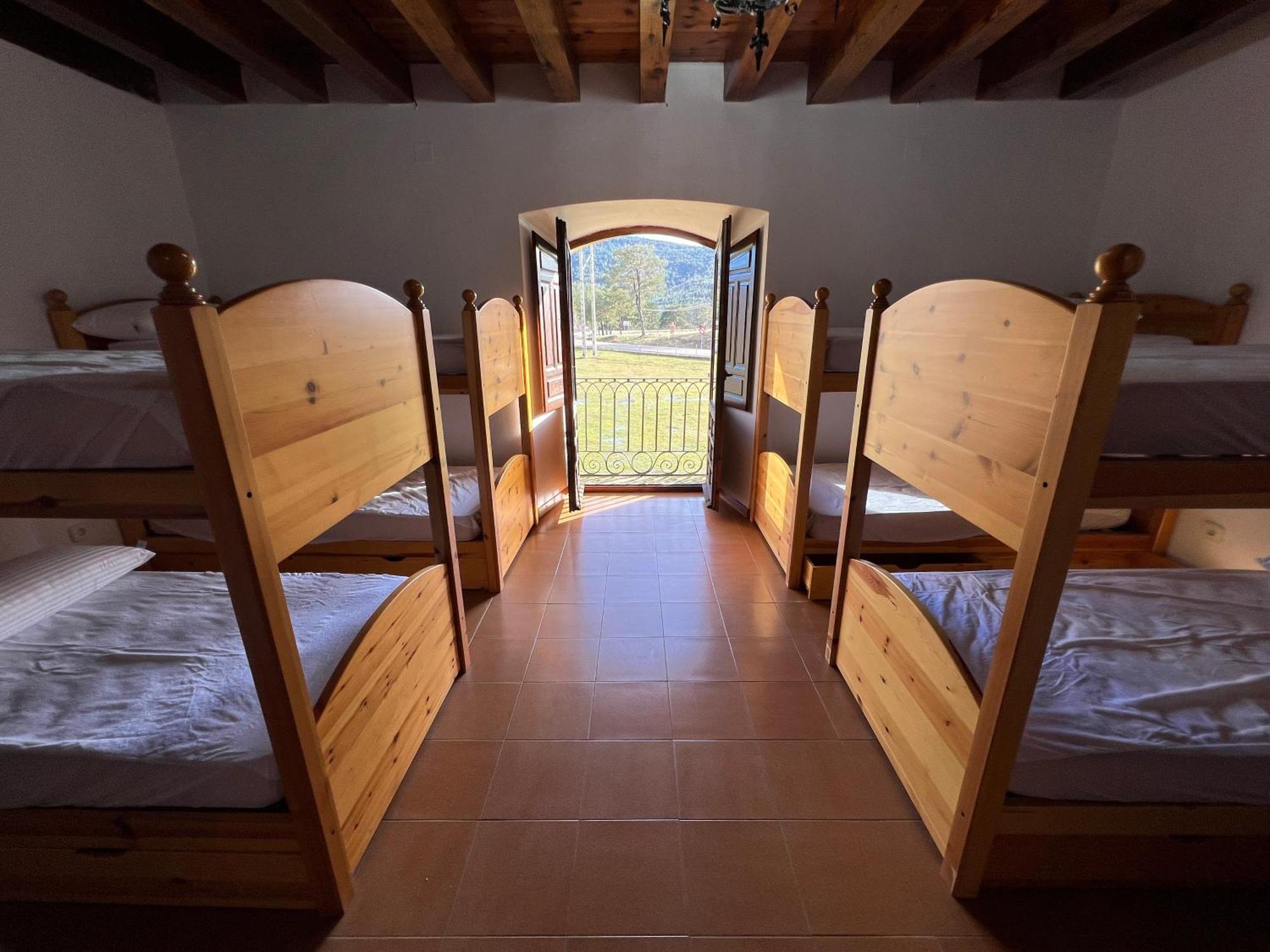 Albergue Pinares - La Casona De Revenga Регумьель-де-ла-Сьерра Экстерьер фото