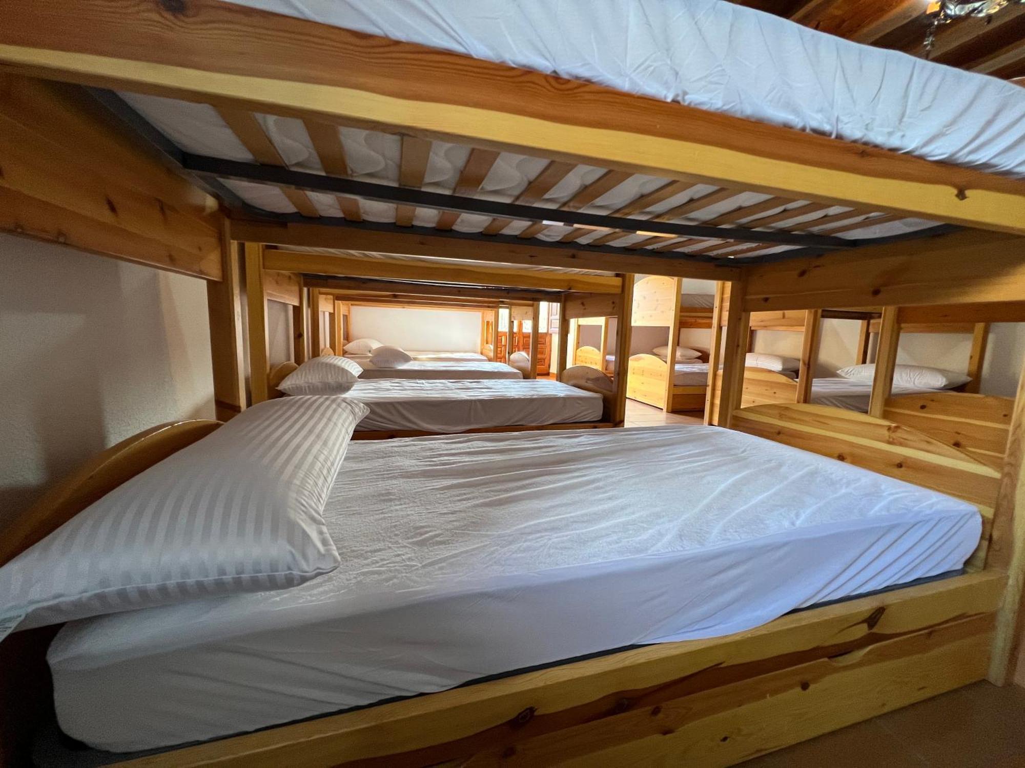 Albergue Pinares - La Casona De Revenga Регумьель-де-ла-Сьерра Экстерьер фото